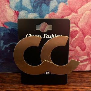 🌹New 🎉 Gold “C” stud earrings